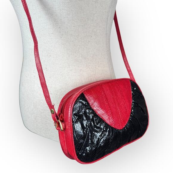 Vintage 1980s R. Soldaña Manila Red and Black Snakeskin Crossbody Purse - Picture 2 of 13